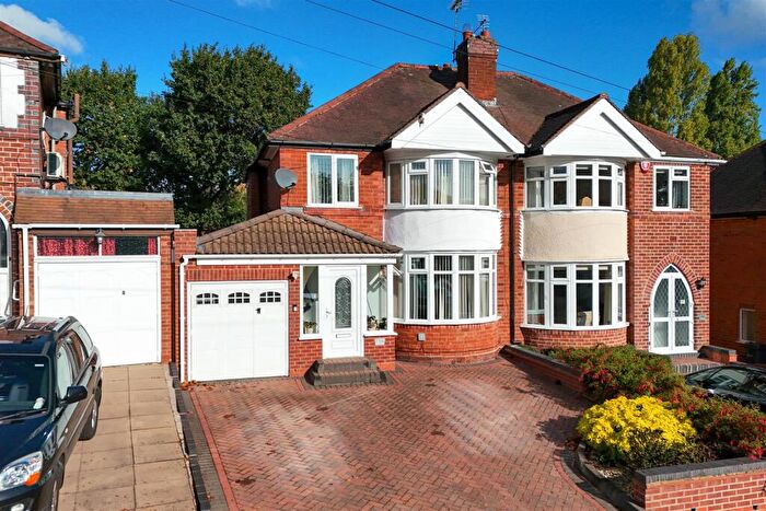 3 Bedroom Semi-Detached House For Sale In Olorenshaw Road, Sheldon, Birmingham, B26