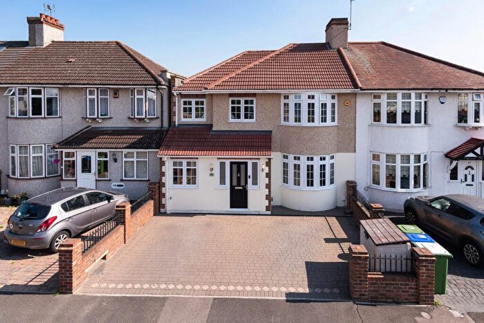 4 Bedroom Semi-Detached House For Sale In First Avenue, Bexleyheath, DA7