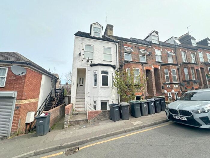 2 Bedroom Flat To Rent In Grove Road, Luton, LU1
