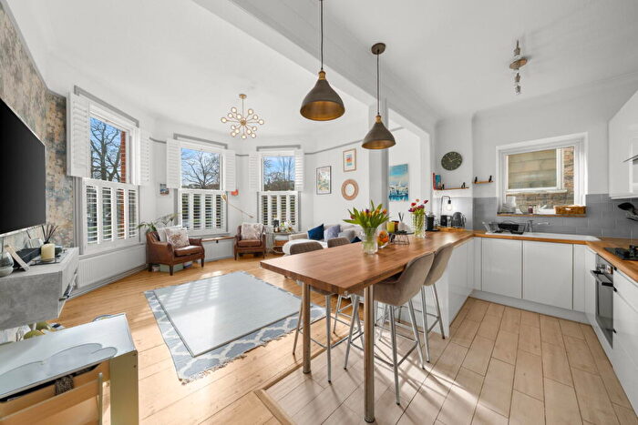 2 Bedroom Flat For Sale In Christchurch Avenue, London, NW6
