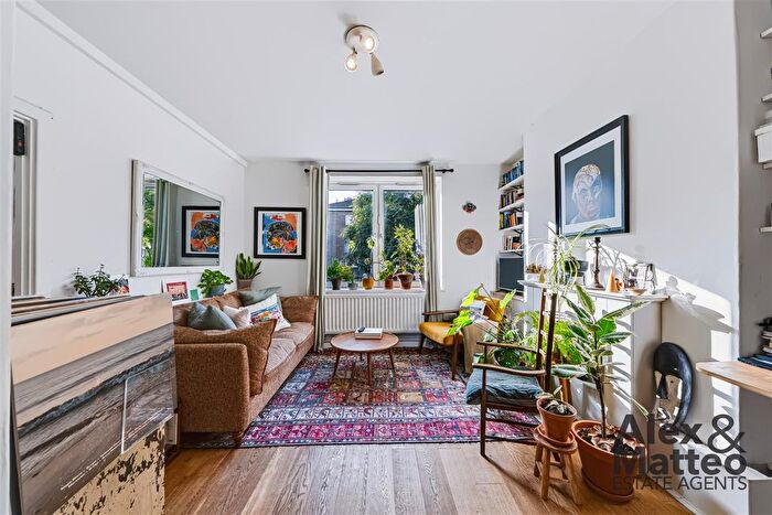 1 Bedroom Flat For Sale In Cranbourne House, Bermondsey, SE16