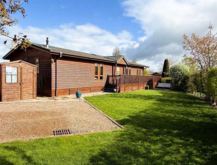 3 Bedroom Mobile/park Home For Sale In Abbots Green, Bulk, YO7