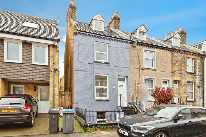 3 Bedroom End Of Terrace House For Sale In De Burgh Street, Dover, Kent, CT17