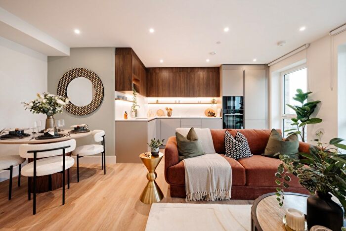 3 Bedroom Flat For Sale In Bow Green, Bow Common Lane, E3