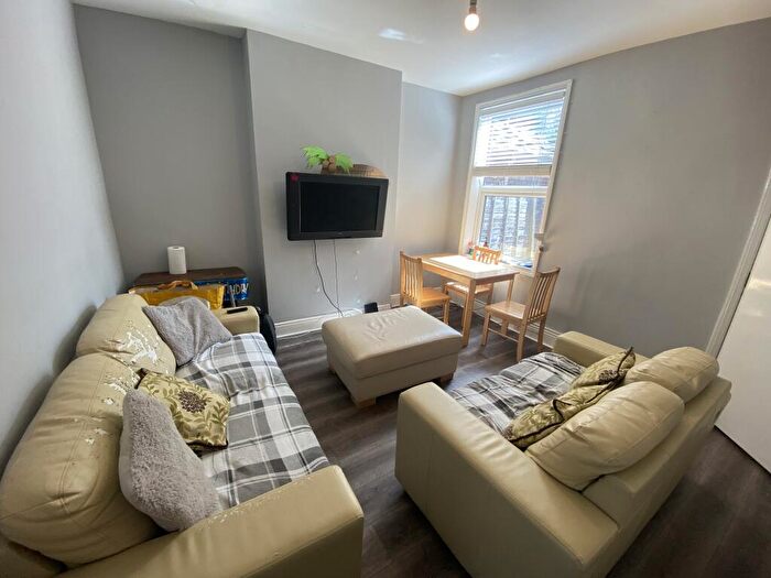 5 Bedroom House To Rent In Tiverton Road - Bed, Selly Oak, West Midlands, B29