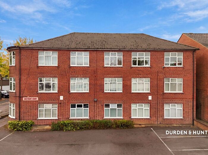 2 Bedroom Flat For Sale In Palmerston Road, Buckhurst Hill, IG9