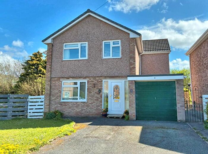4 Bedroom House For Sale In Llwyn Menlli, Ruthin, LL15