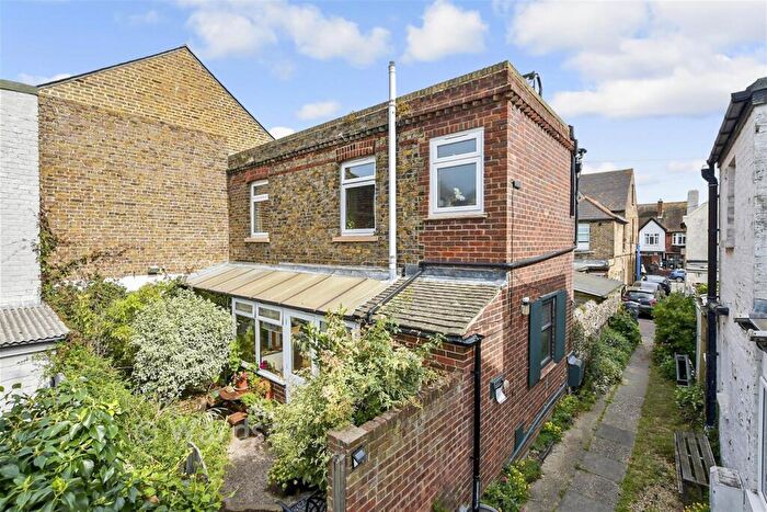 2 Bedroom Cottage For Sale In High Street, Broadstairs, Kent, CT10