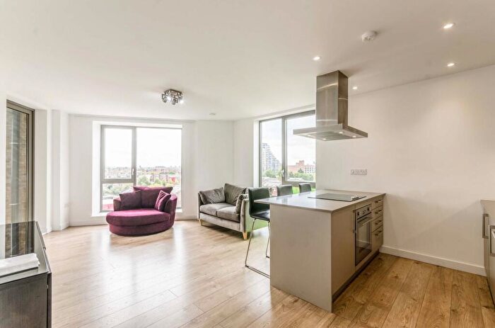 2 Bedroom Flat To Rent In The Highway, Tower Hamlets, London, E1W