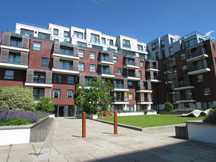 2 Bedroom Flat To Rent In Green Lane, Edgware, HA8