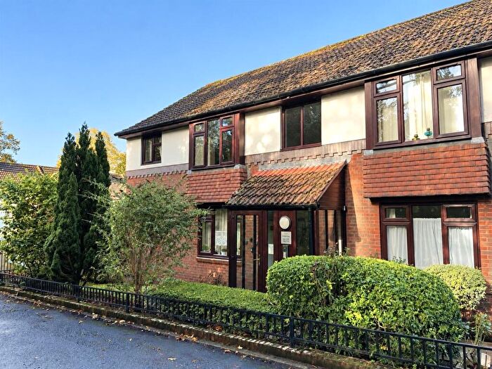 2 Bedroom Flat For Sale In Park Lane, Salisbury, SP1