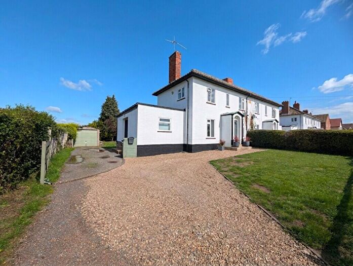 3 Bedroom Semi-Detached House For Sale In Palace Lane, Chippenham, CB7