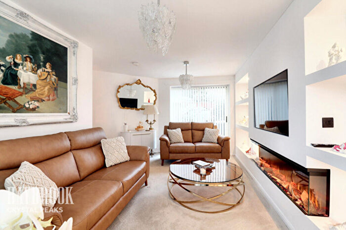 3 Bedroom Town House For Sale In Fern View Close, Hackenthorpe, S12