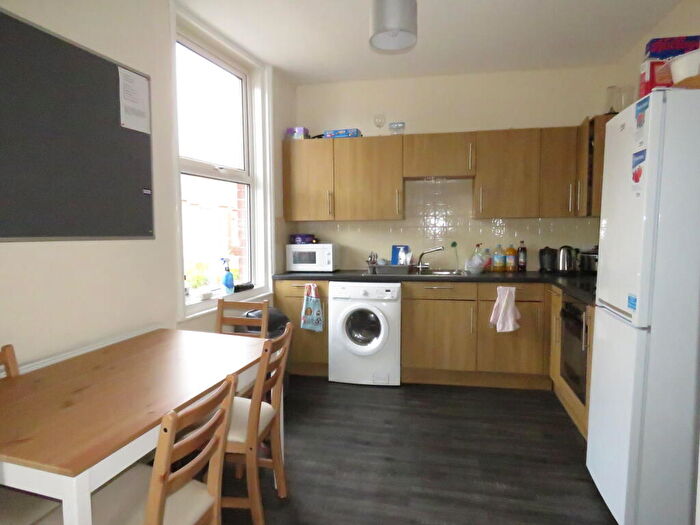 3 Bedroom House To Rent In Union Road, Exeter, EX4