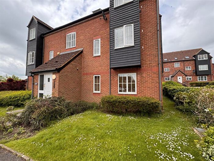 2 Bedroom Flat To Rent In Dewell Mews, Old Town, Swindon, SN3