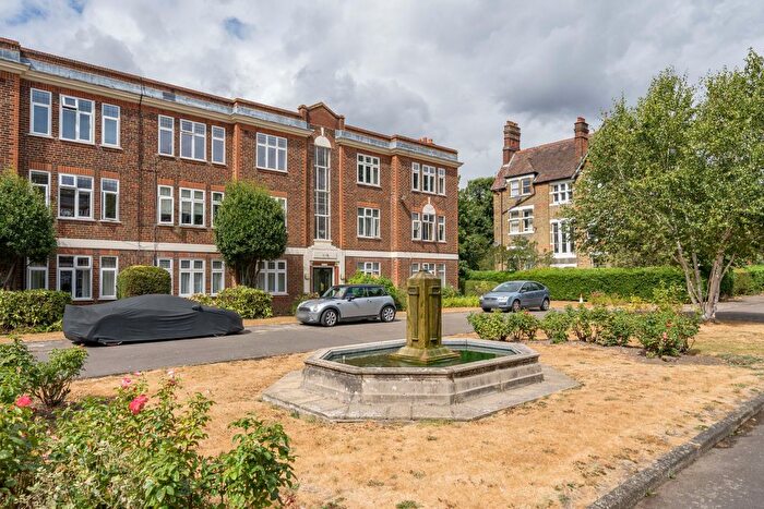 2 Bedroom Flat For Sale In Hamilton Road, Ealing, W5