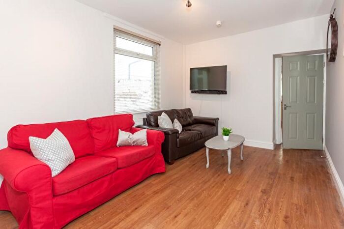 7 Bedroom Terraced House To Rent In Malefant Street, Cardiff, CF24