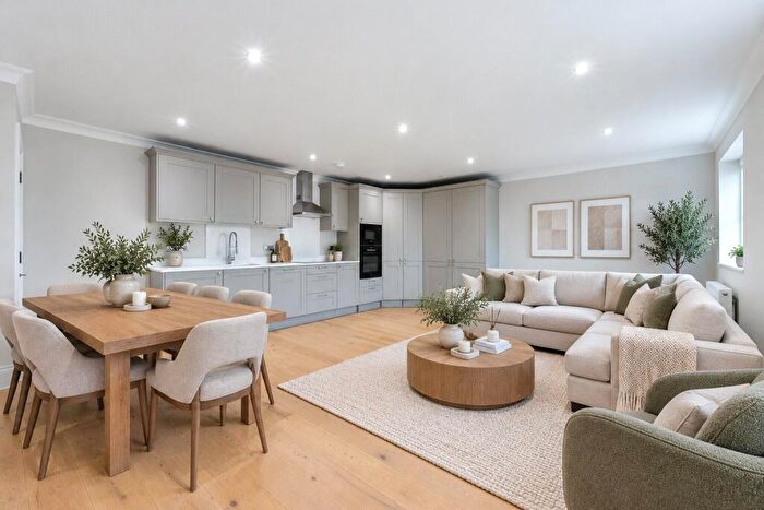 2 Bedroom Flat For Sale In York Road, Cheam, Sutton, SM2