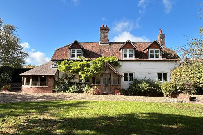 3 Bedroom Cottage To Rent In Dummer, Basingstoke, RG25