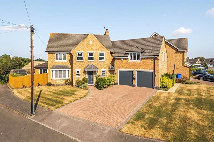 5 Bedroom Detached House For Sale In Foxcovert Drive, Roade, NN7