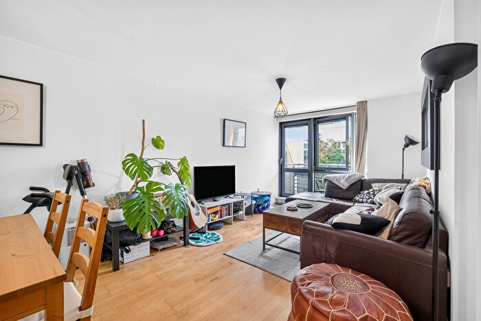 2 Bedroom Flat To Rent In Naoroji Street, London, WC1X