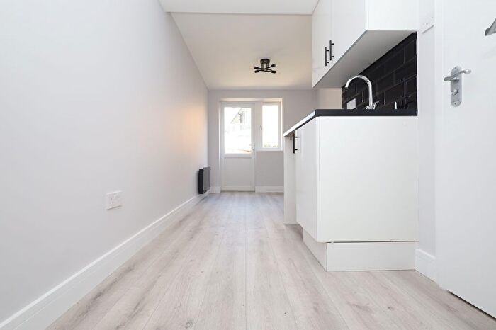 Studio To Rent In Charlton Road, Shepperton, TW17