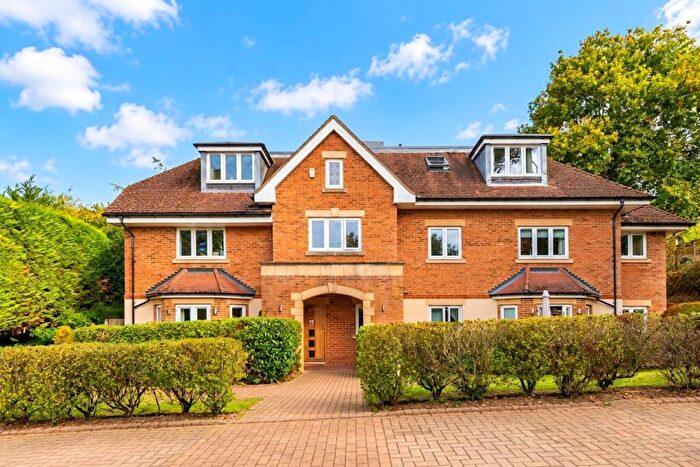 2 Bedroom Apartment For Sale In Park Lane East, Reigate, RH2