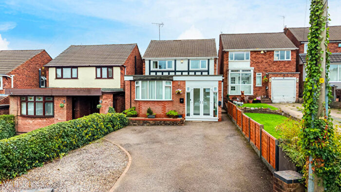3 Bedroom Detached House For Sale In Garnet Avenue, Birmingham, West Midlands, B43