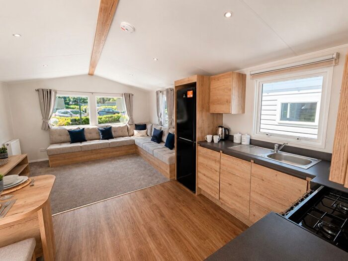 2 Bedroom Mobile/park Home For Sale In Carlton Meres Holiday Park, Rendham Rd Saxmundham, IP17