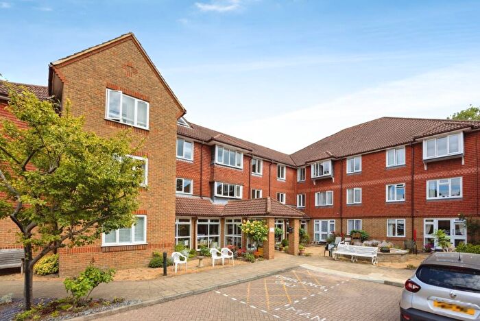 1 Bedroom Flat For Sale In Allingham Court, Summers Road, Godalming, Surrey, GU7