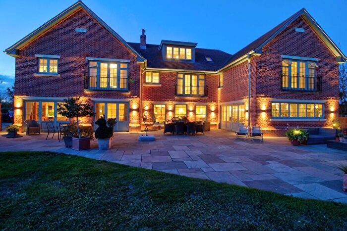 6 Bedroom Detached House For Sale In Forest Road, Hurst / Wokingham, RG40