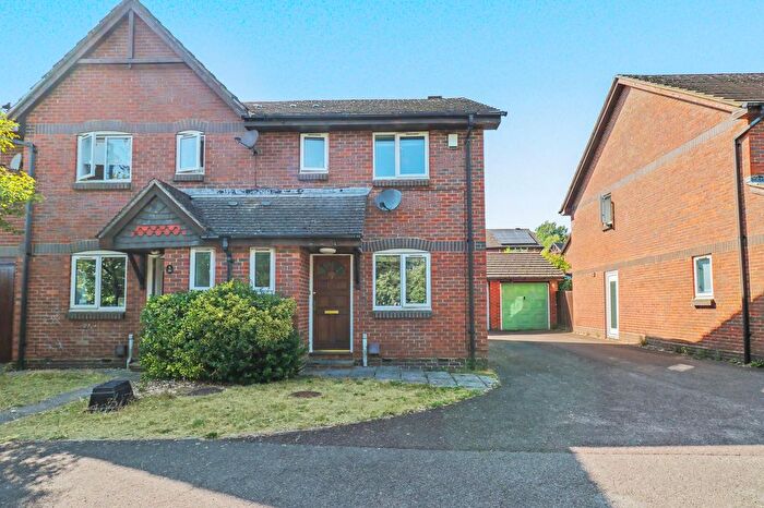 3 Bedroom Semi-Detached House For Sale In Upper Barn Copse, Fair Oak, SO50