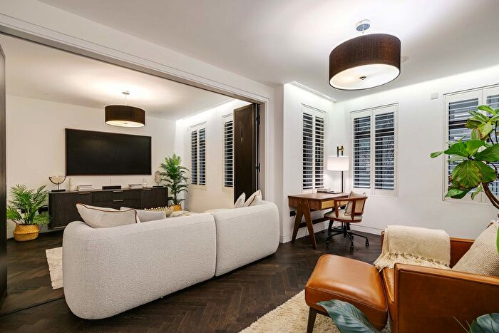 3 Bedroom Flat For Sale In Bedfordbury, Covent Garden, WC2N