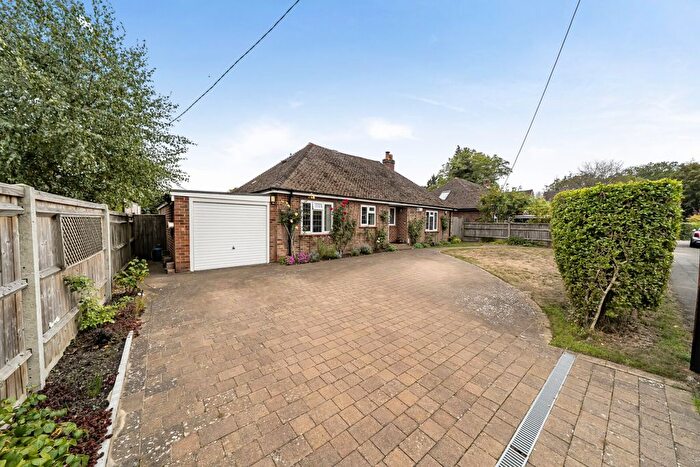 4 Bedroom Bungalow For Sale In Emery Acres, Upper Basildon, Reading, Berkshire, RG8