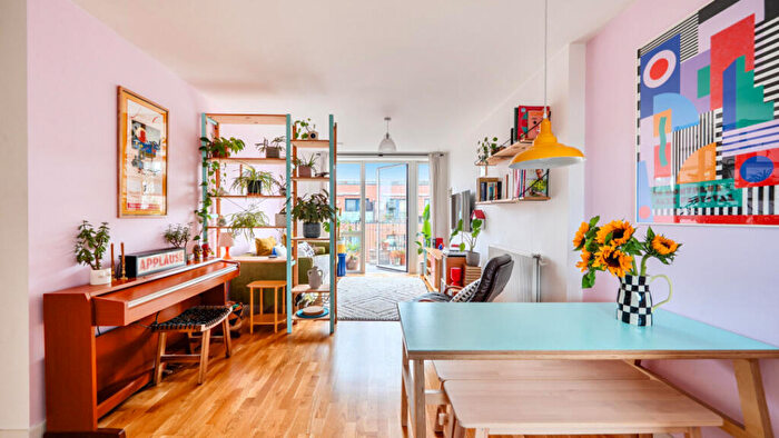 2 Bedroom Flat For Sale In Britain's Apartments, Sutherland Road, London, E17