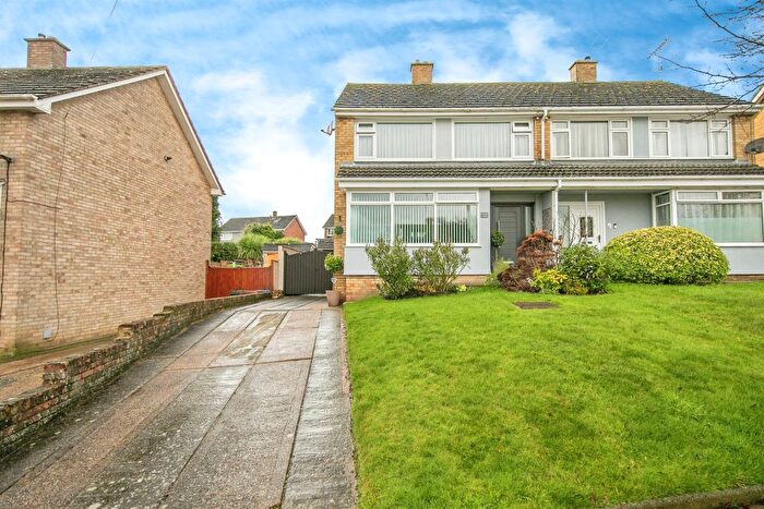 3 Bedroom Semi-Detached House For Sale In Radcliffe Drive, Ipswich, IP2