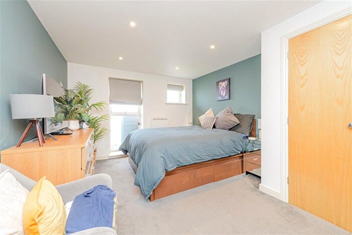 2 Bedroom Flat For Sale In Portland Place, Greenhithe, Kent, DA9