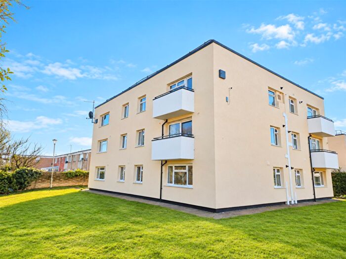 1 Bedroom Apartment For Sale In Pwll-Y-Waun, Porthcawl, CF36