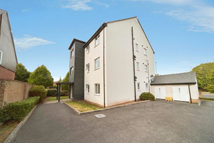 2 Bedroom Flat For Sale In Oaklands Crescent, Gipton, Leeds, LS8