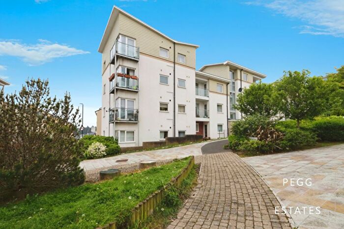 2 Bedroom Flat For Sale In Mckay Avenue, Torquay, TQ1