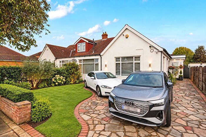 4 Bedroom Bungalow For Sale In Bowford Avenue, Bexleyheath, DA7
