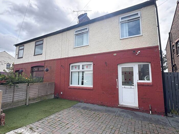 3 Bedroom Semi-Detached House For Sale In Windsor Avenue, Chadderton, Oldham, OL9