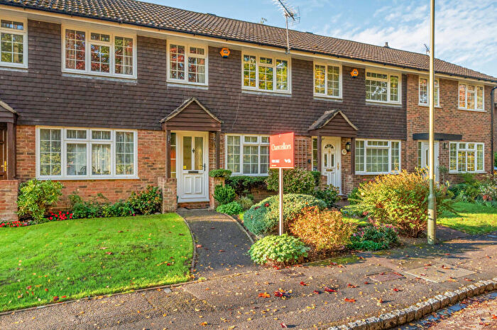 3 Bedroom Terraced House For Sale In Christie Close, Lightwater, Surrey, GU18