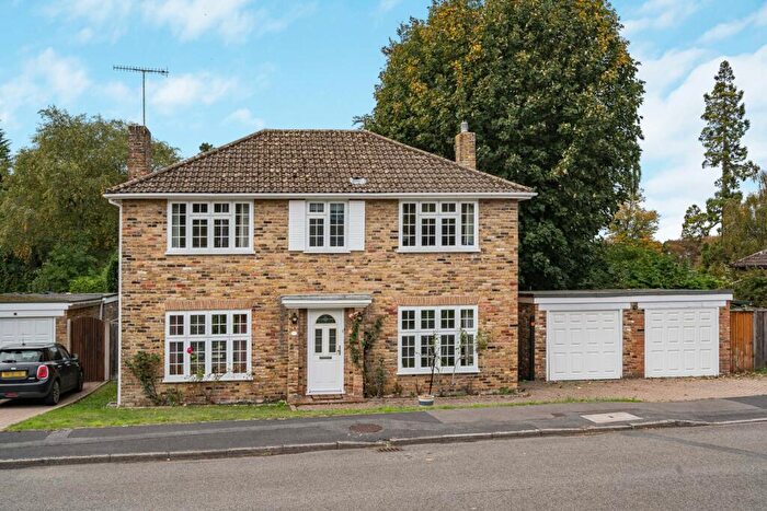 4 Bedroom Detached House For Sale In Huntsmead, Alton, Hampshire, GU34