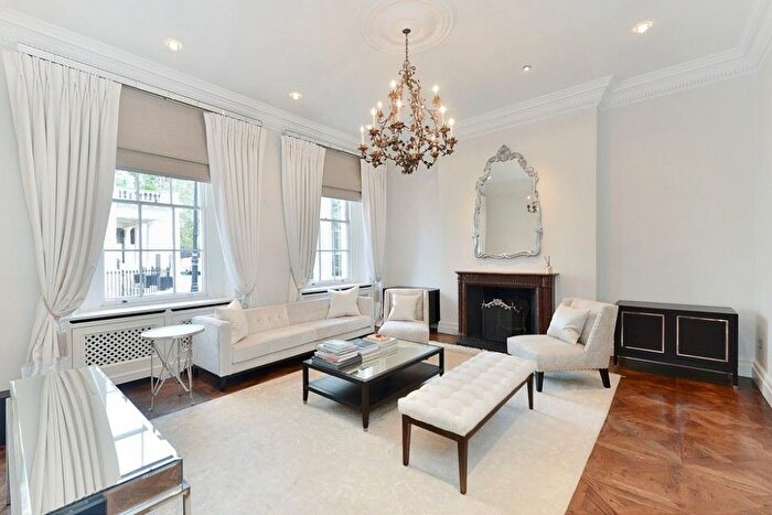 2 Bedroom Flat To Rent In Eaton Square, London, SW1W