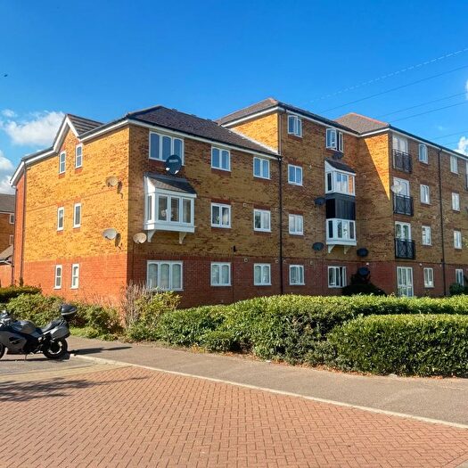 2 Bedroom Flat For Sale In Dunlop Close, Dartford, Kent, DA1