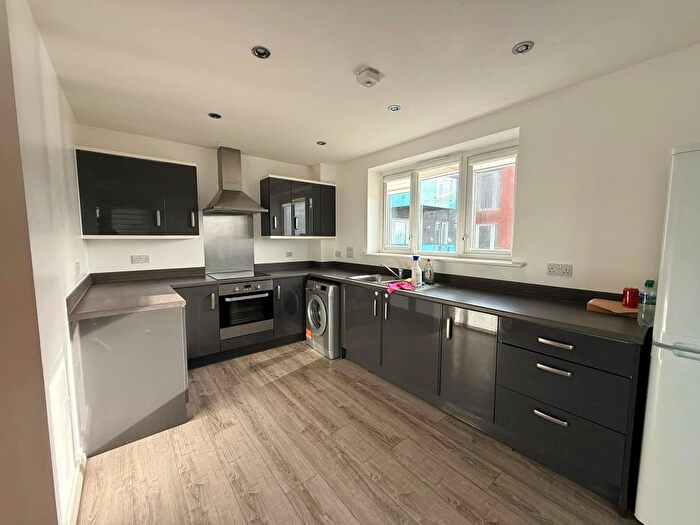 2 Bedroom Flat To Rent In Minter Road, Barking, IG11