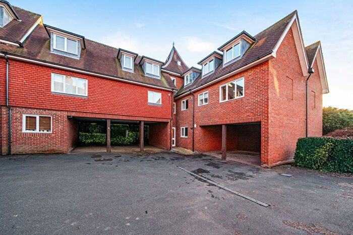 2 Bedroom Flat For Sale In East Street, The Lyons, TN9