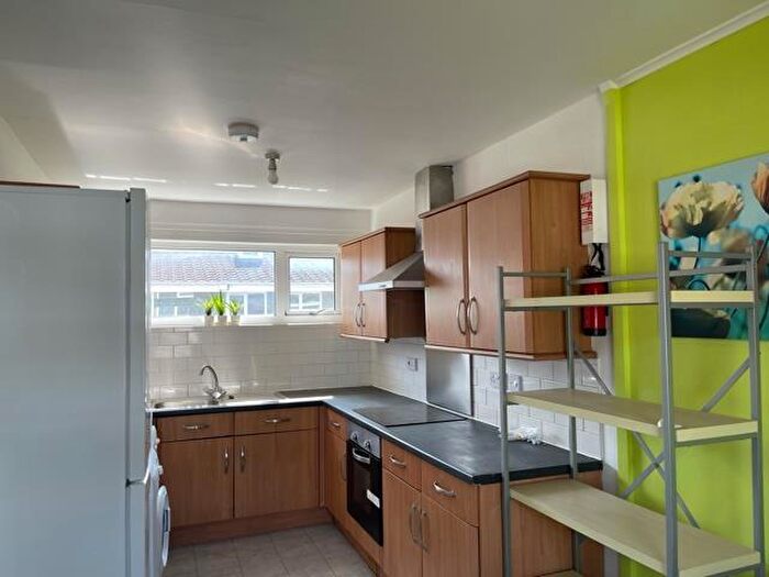 5 Bedroom Semi-Detached House To Rent In Metchley Drive, Selly Oak, Birmingham, B17