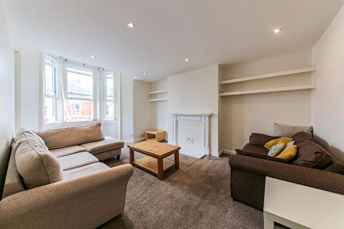 6 Bedroom House Of Multiple Occupation To Rent In Mayfair Road - Bedrooms - £Pppw, NE2